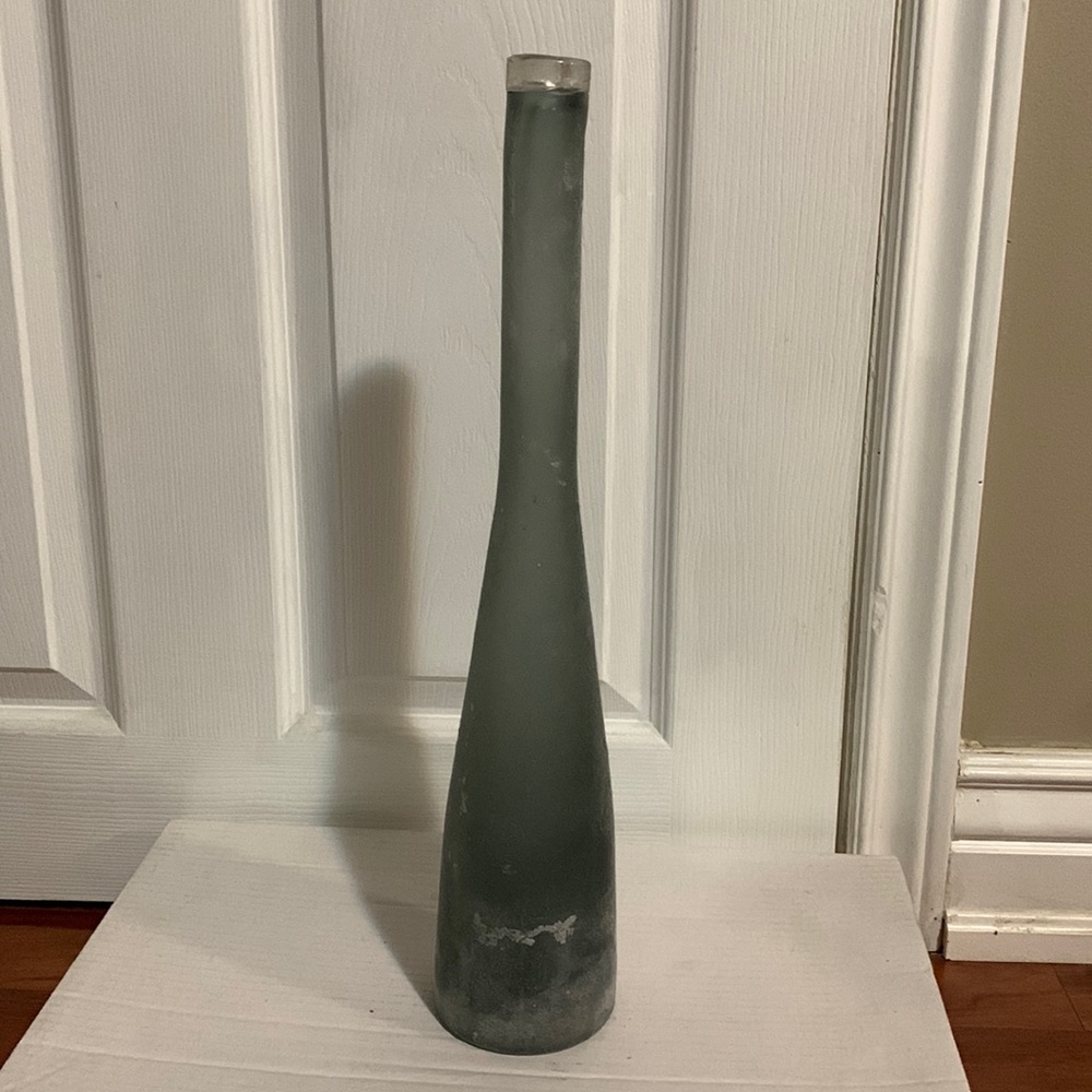 Grey textured Modern Glass Vase!! Perfect for a few long stem roses 😉